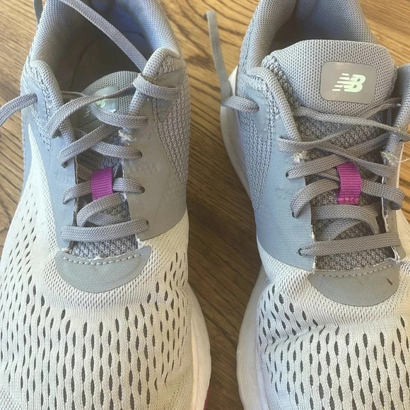 New Balance Women’s WPRORLS1 Grey And Purple Size 9.5 Running Shoe Sneaker EUC - Picture 6 of 7